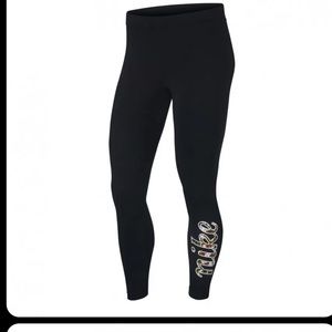 Women's Nike Sportswear Essential High-Waisted Leggings